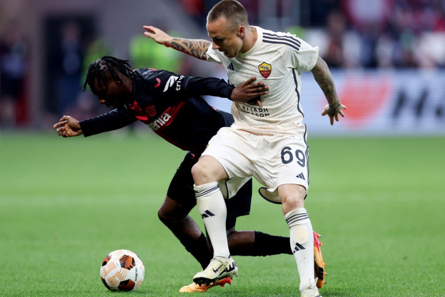 Frimpong e Angeliño in campo alla BayArena