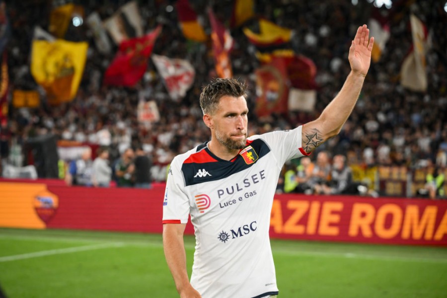 Kevin Strootman ringrazia il pubblico giallorosso