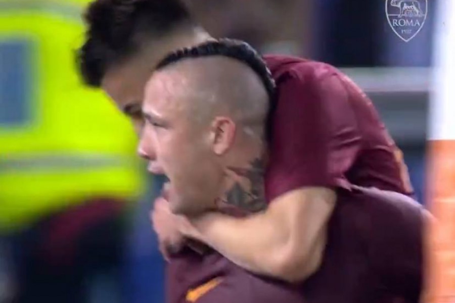 L'esultanza di Nainggolan dopo il gol alla Juve