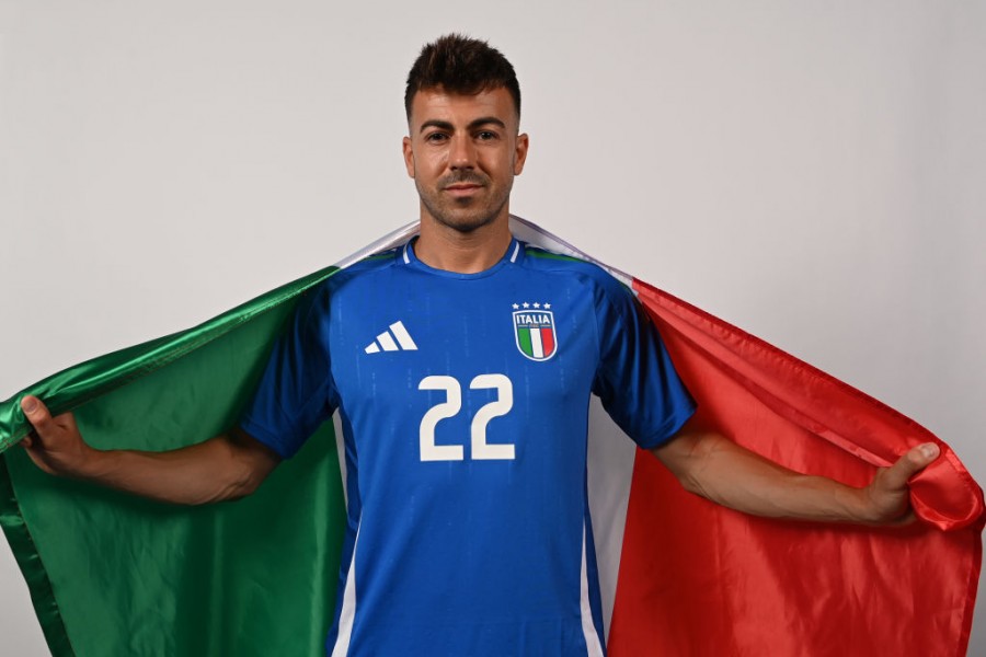 El Shaarawy posa con la maglia dell'Italia