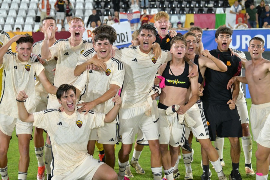 La Roma U18 festeggia la finale conquistata