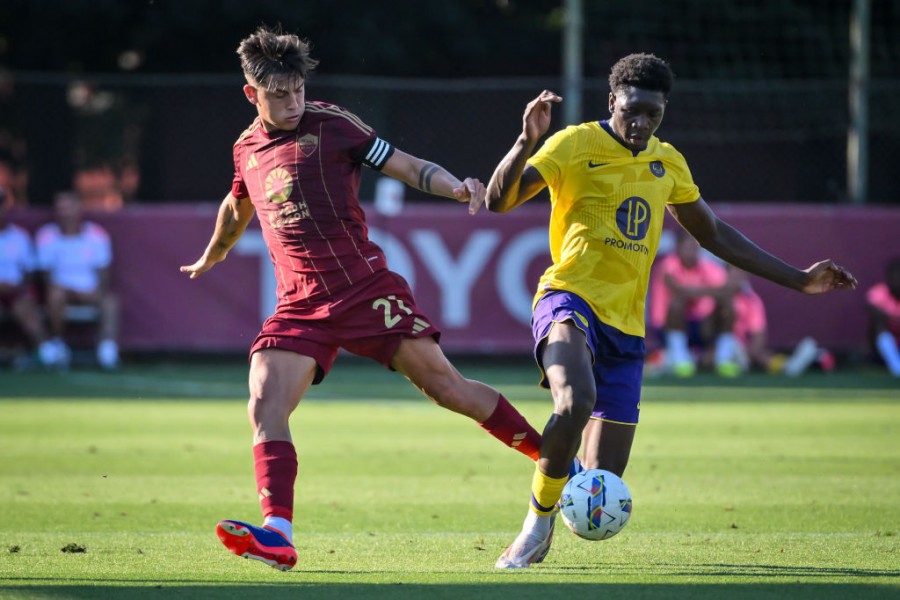 Dybala in campo contro il Tolosa