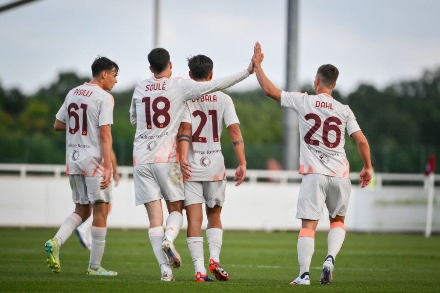 La Roma in campo contro il Barnsley