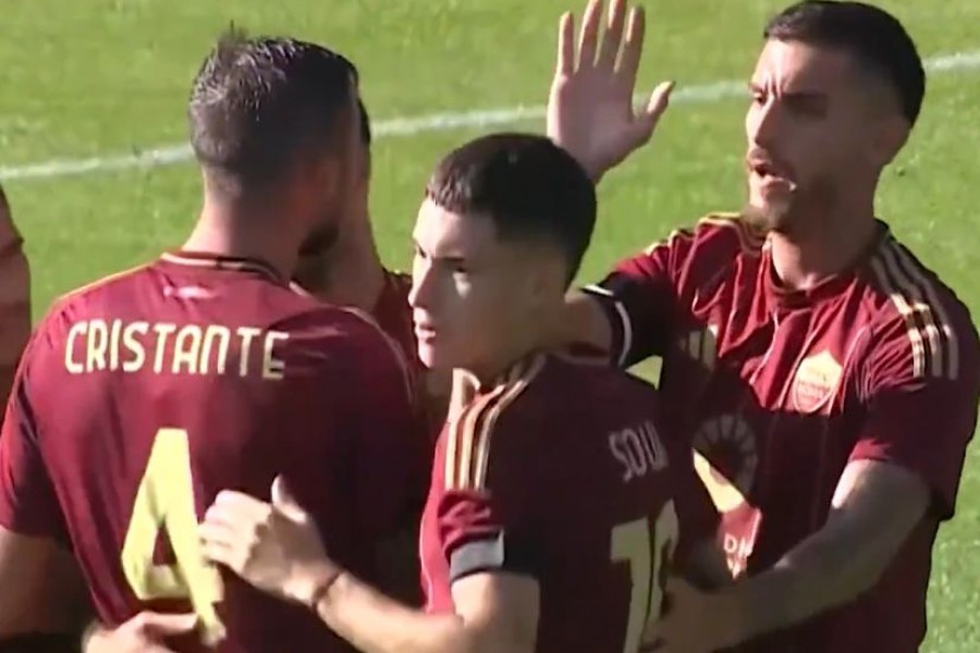 L'esultanza della Roma dopo il gol all'Everton