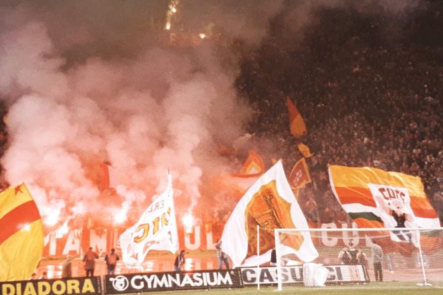 Lo spettacolo in Curva Sud prima della sfida col Milan