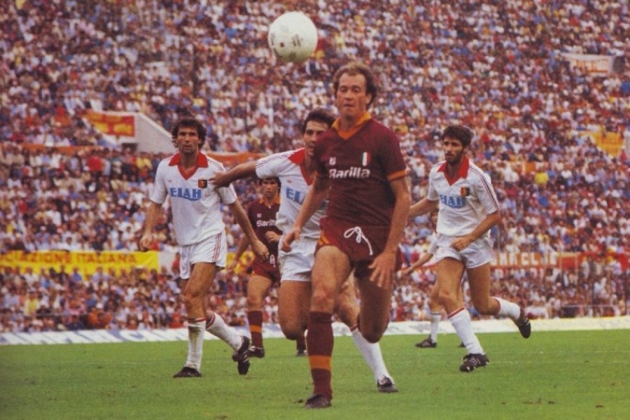 Paulo Roberto Falcao in azione contro il Genoa il 9 ottobre 1983