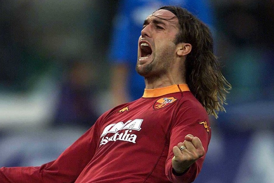 L'esultanza di Gabriel Batistuta dopo il suo gol al Napoli