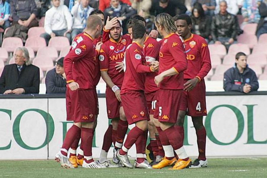 L'esultanza della squadra dopo il primo gol, firmato da Perrotta