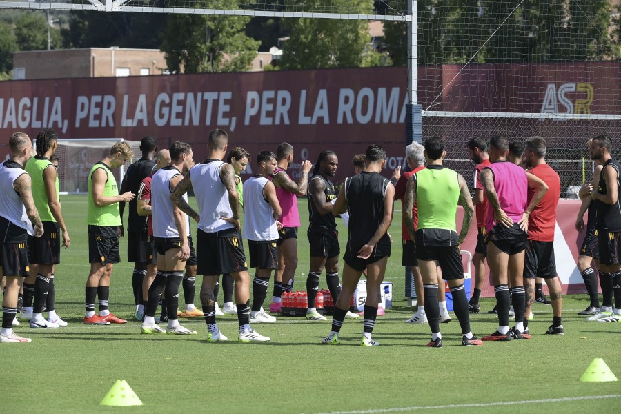 La Roma di Mou in allenamento a Trigoria