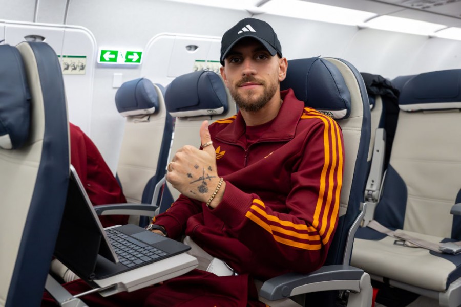 Lorenzo Pellegrini sul volo che ha portato la Roma a Bologna