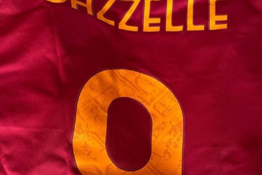 La maglia numero 9 regalata a Gazzelle