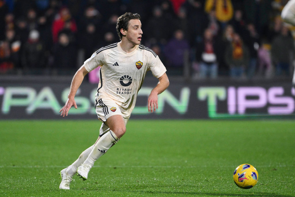 Edoardo Bove in azione con la maglia della Roma