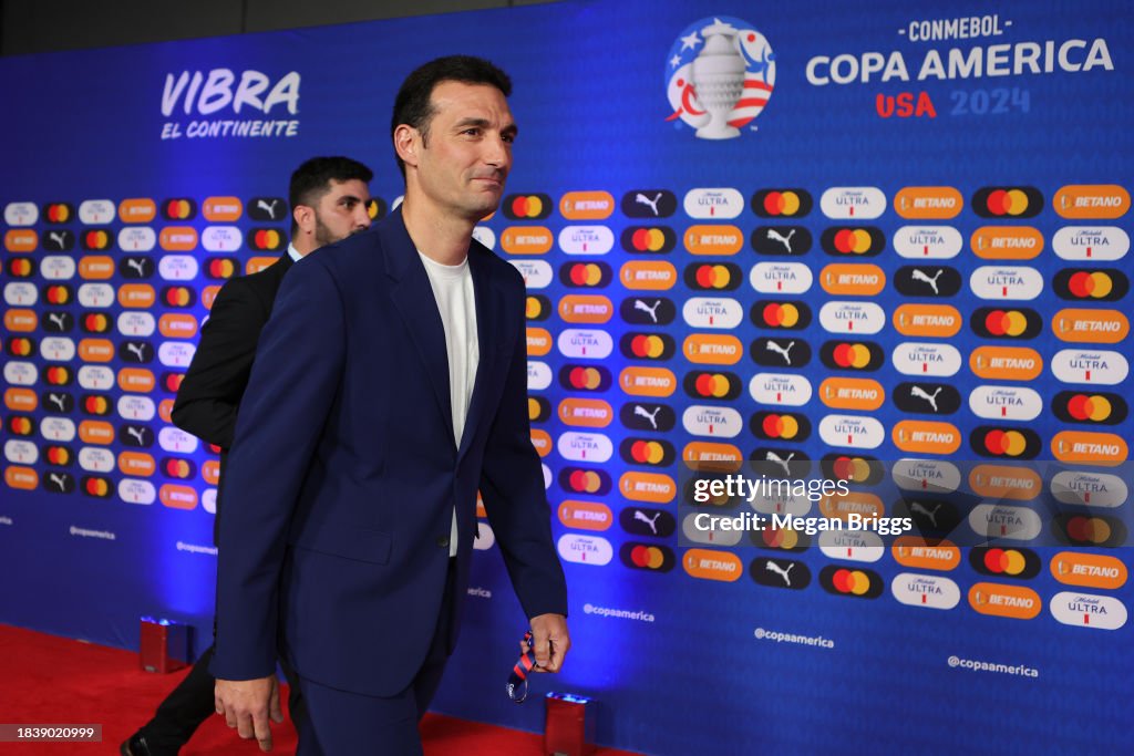 Lionel Scaloni arriva allo stadio