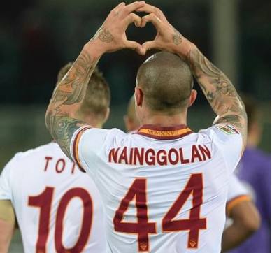 Radja Nainggolan dopo il gol al Franchi