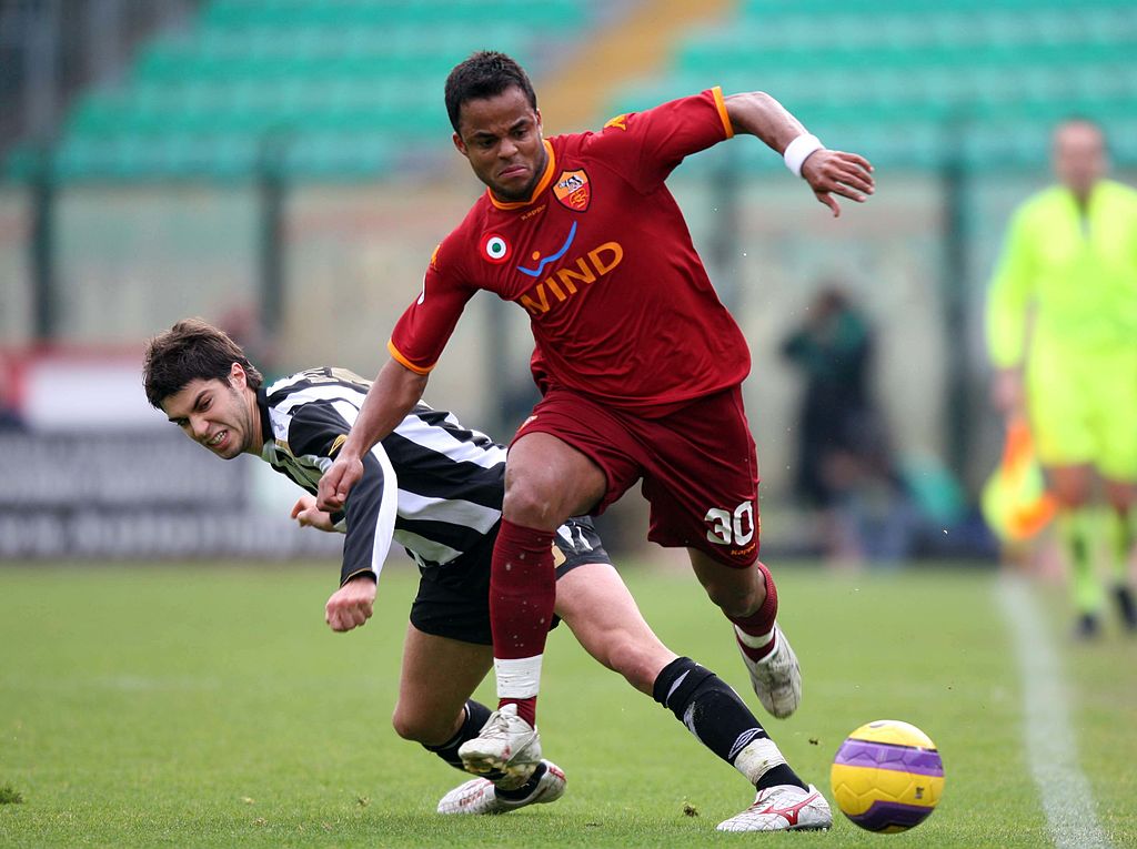 Amantino Mancini con la maglia della Roma