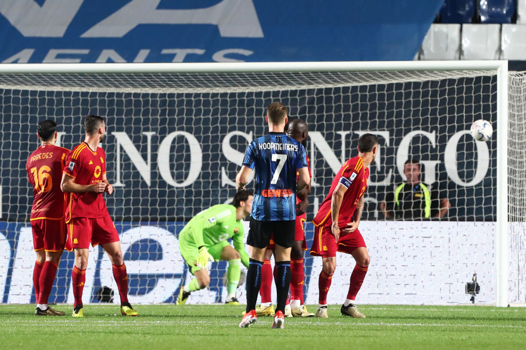 La Roma in campo a Bergamo contro l'Atalanta