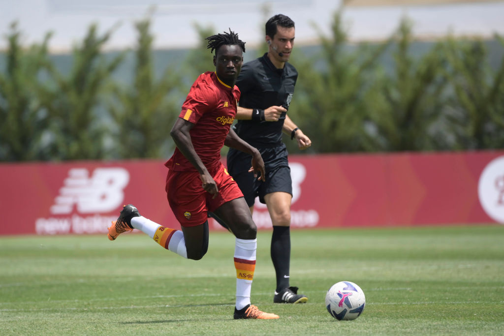 Ebrima Darboe in campo durante un'amichevole