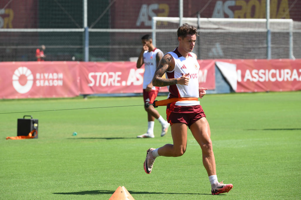 Nicola Zalewski si allena a Trigoria