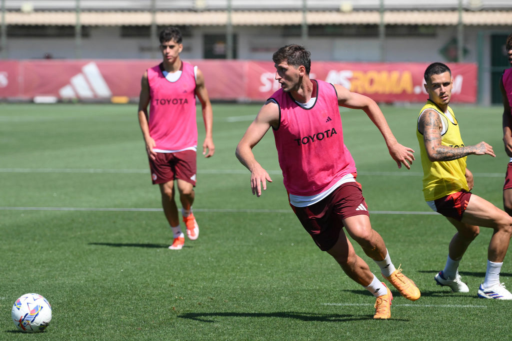 Marash Kumbulla in azione con la maglia della Roma