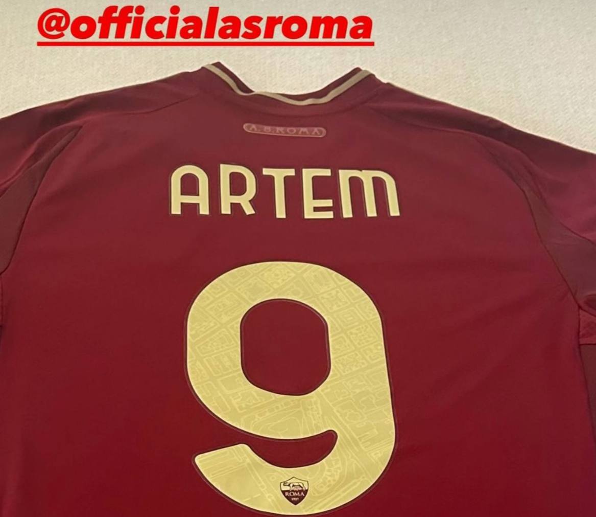 La nuova maglia della Roma di Artem Dovbyk