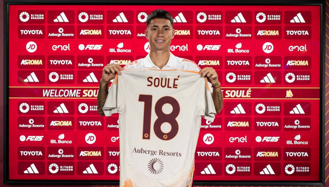 Matias Soulé con la nuova maglia della Roma