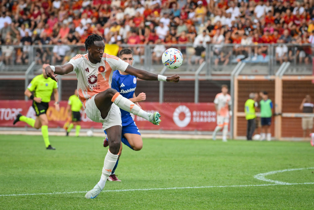 Tammy Abraham in campo con la maglia della Roma 