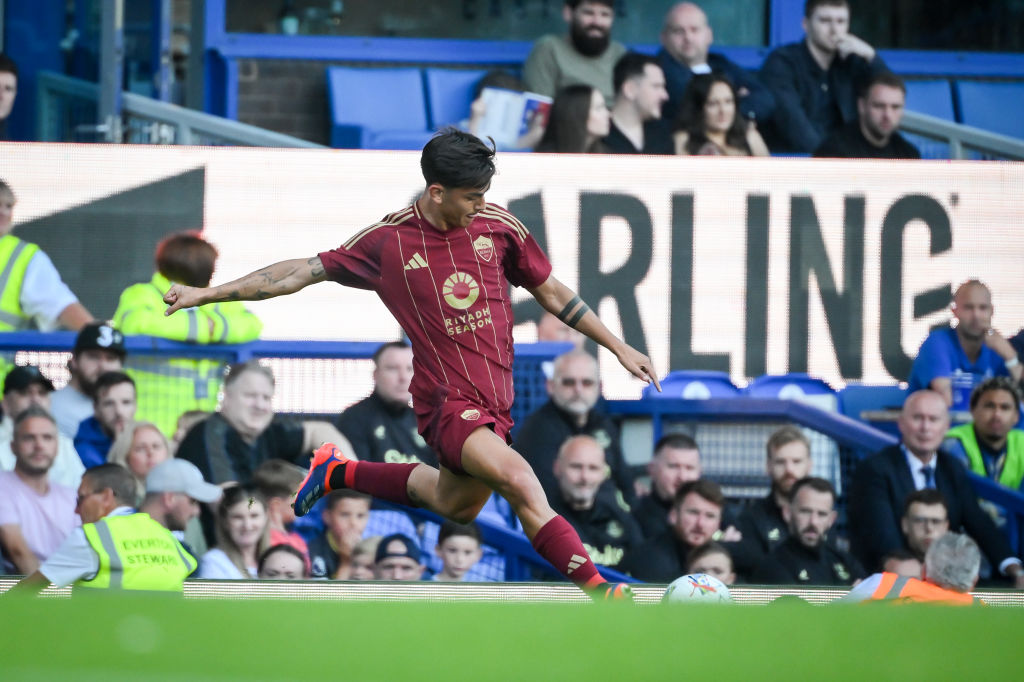 Dybala in campo contro l'Everton