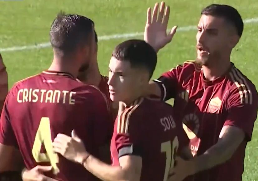 L'esultanza della Roma dopo il gol all'Everton