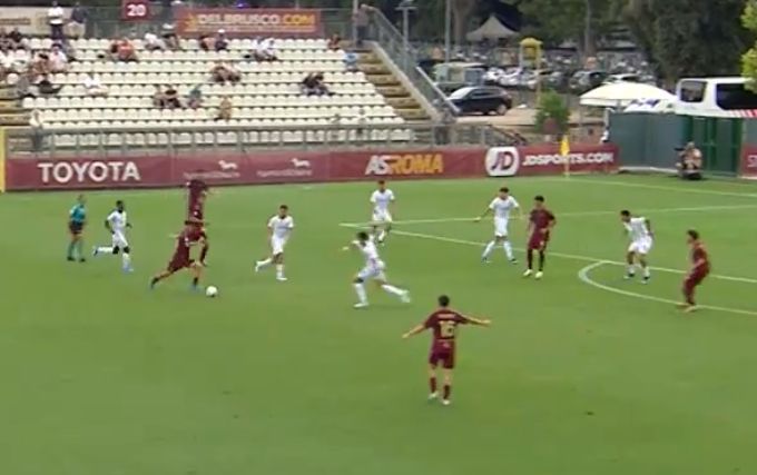 Il tiro di Coletta contro il Cagliari