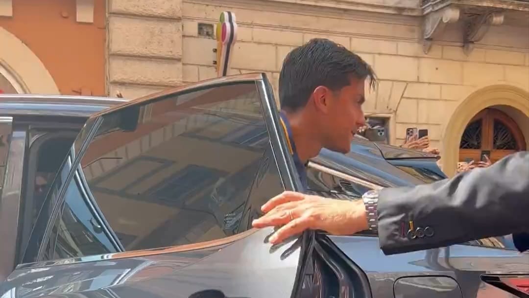 Paulo Dybala a Via del Corso 