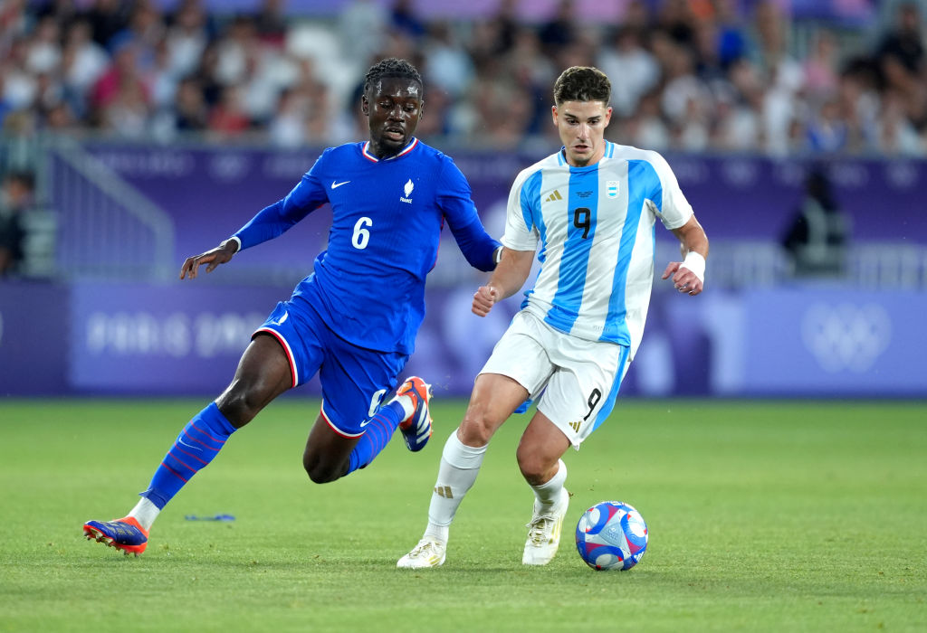 Manu Koné in campo con la Francia 