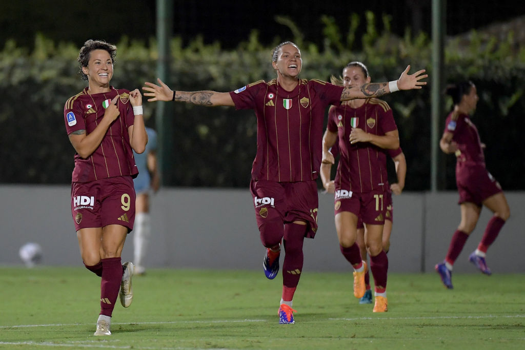 La Roma Femminile in campo contro la Lazio 