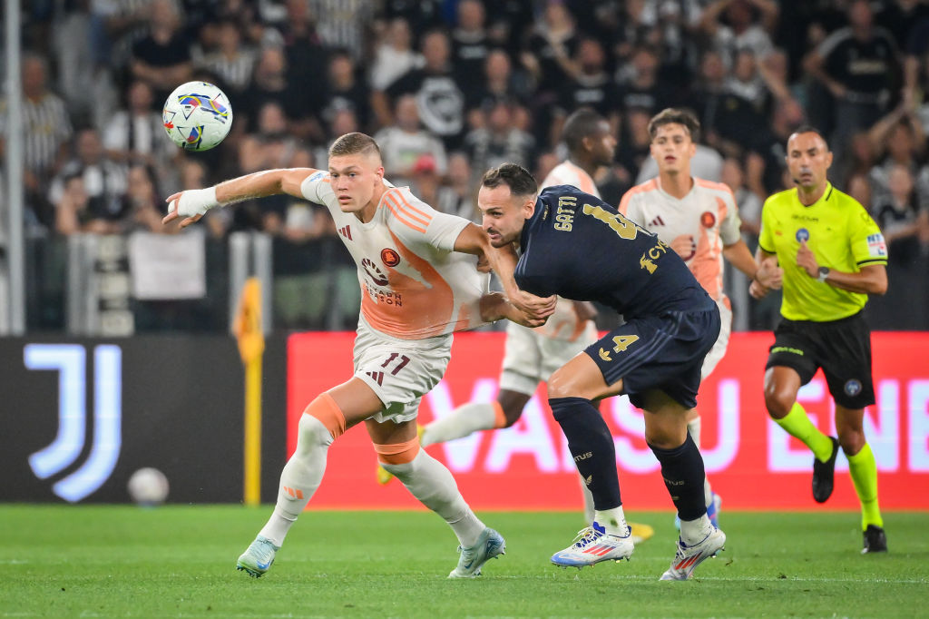 Dovbyk e Gatti durante Juventus-Roma