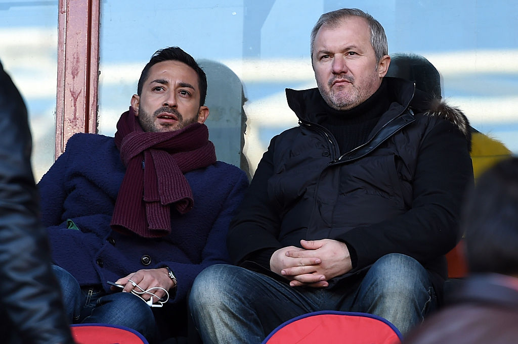 A sinistra, Giuseppe Riso in tribuna durante Genoa-Palermo del 2016