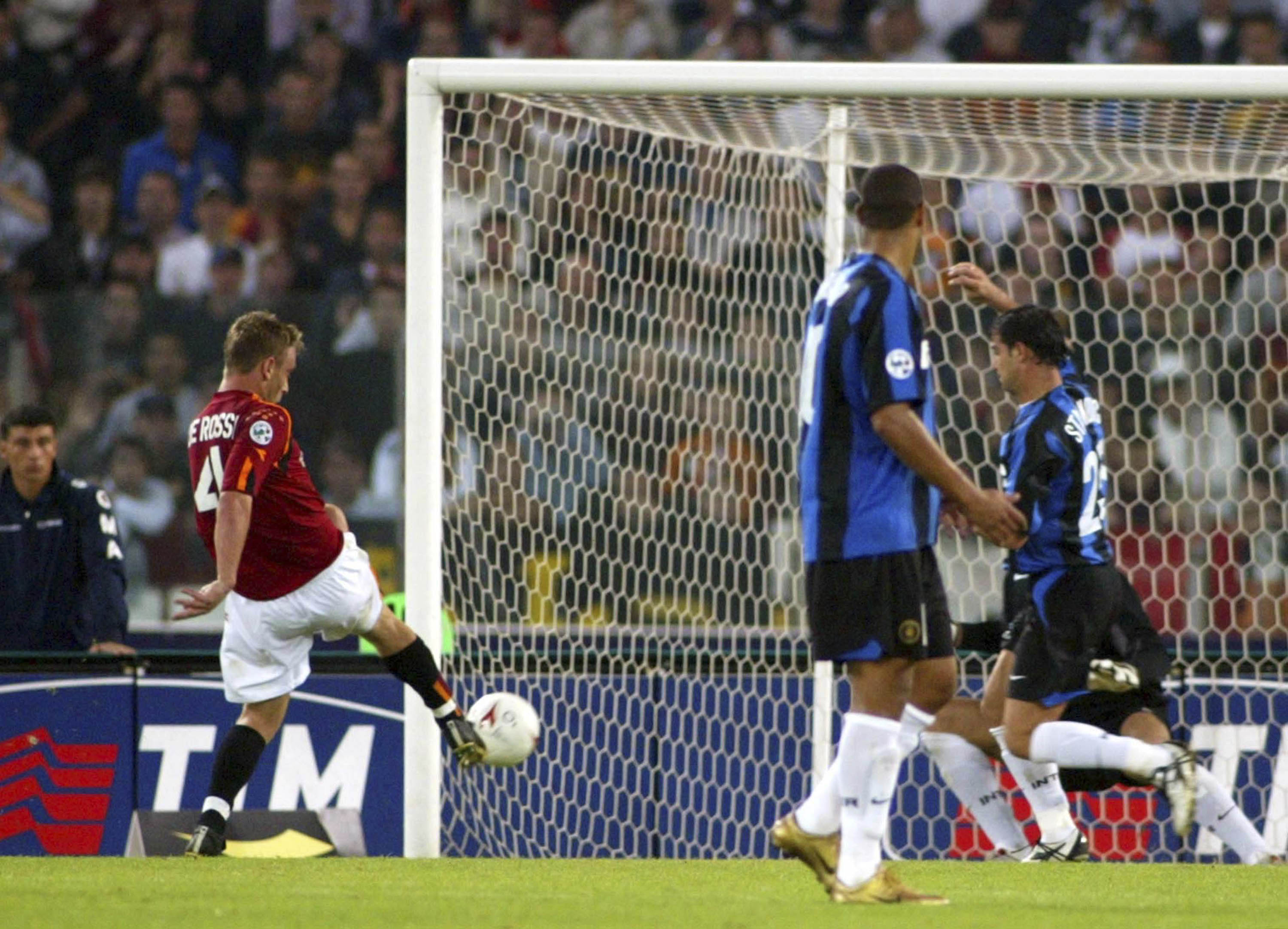 Daniele De Rossi realizza il gol del 3-3 con l'Inter il 3 ottobre 2004