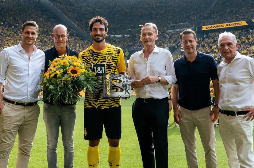 La premiazione di Hummels