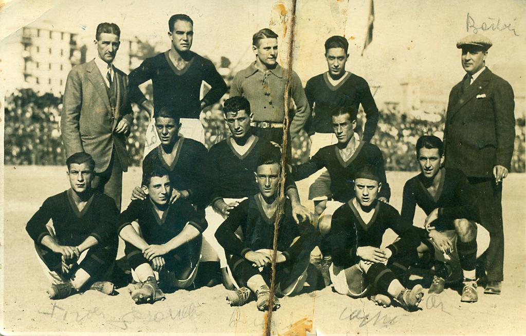 La squadra scesa in campo il 2 ottobre 1927 in una foto d'epoca