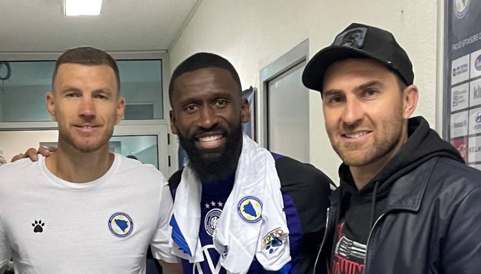 Dzeko, Rudiger e Zukanovic nella foto scattata ieri