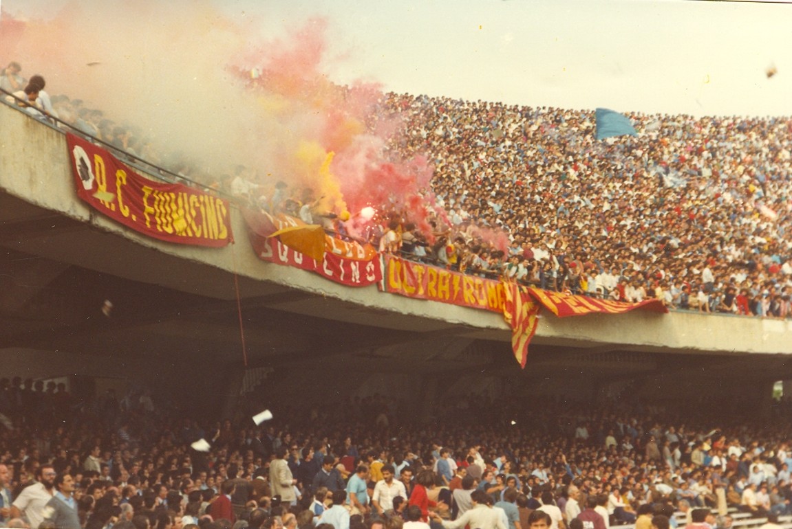 I tifosi romanisti al San Paolo il 10 ottobre 1982