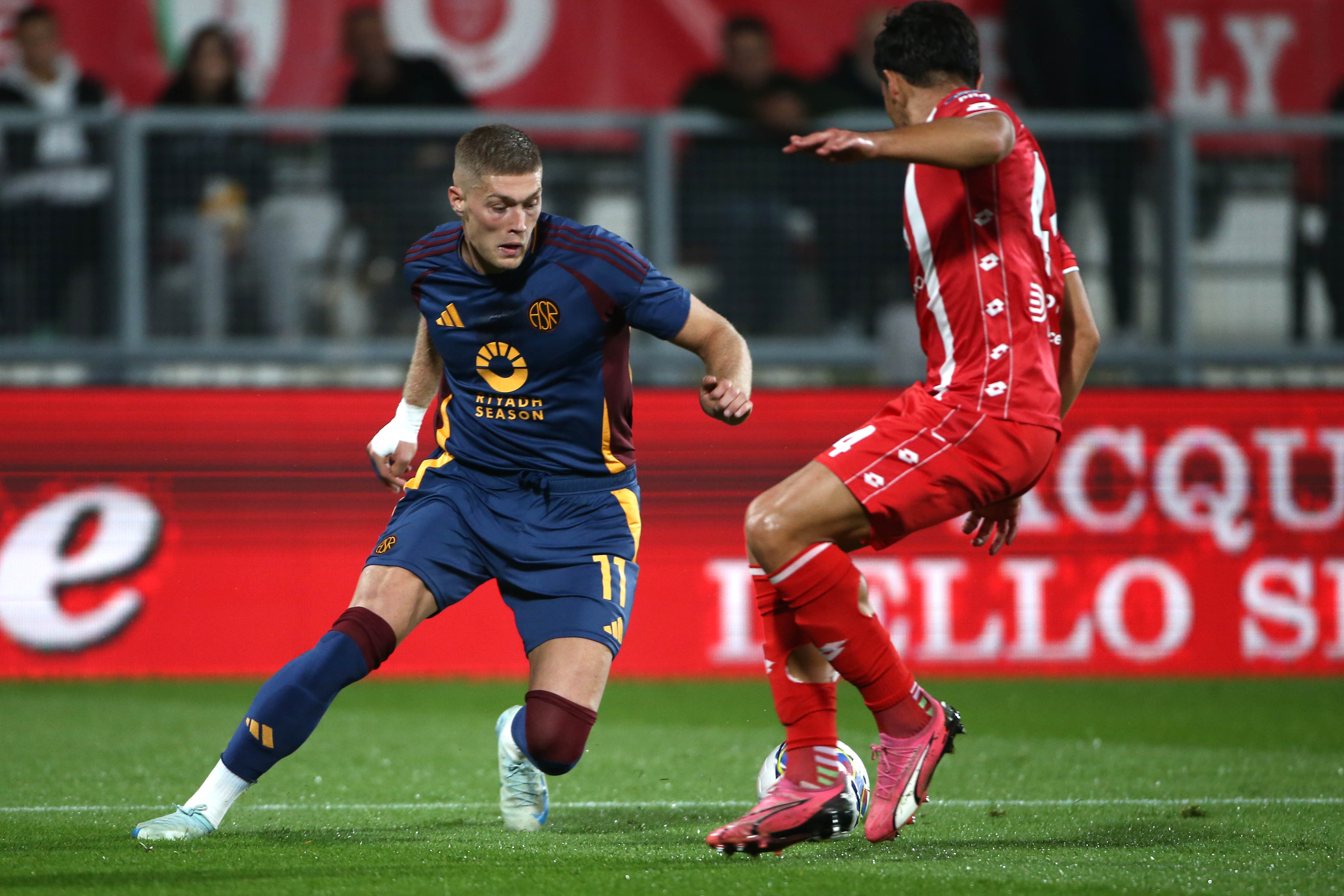 Artem Dovbyk in azione durante Monza-Roma 1-1 (FOTO MANCINI)