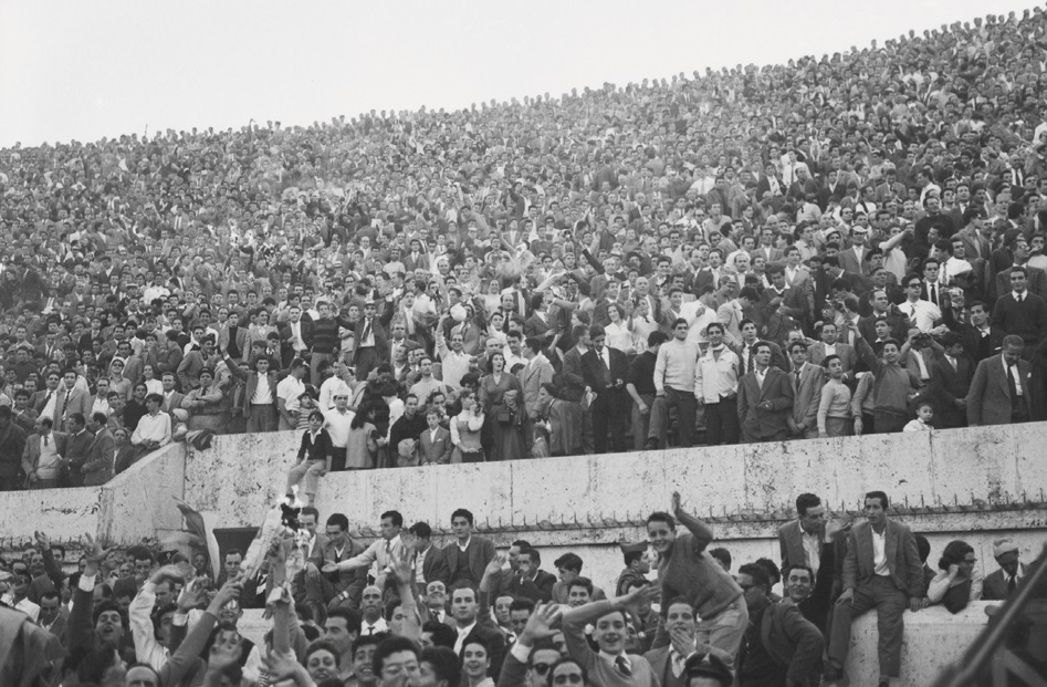 I tifosi fanno festa sugli spalti dopo il 3-0 alla Lazio