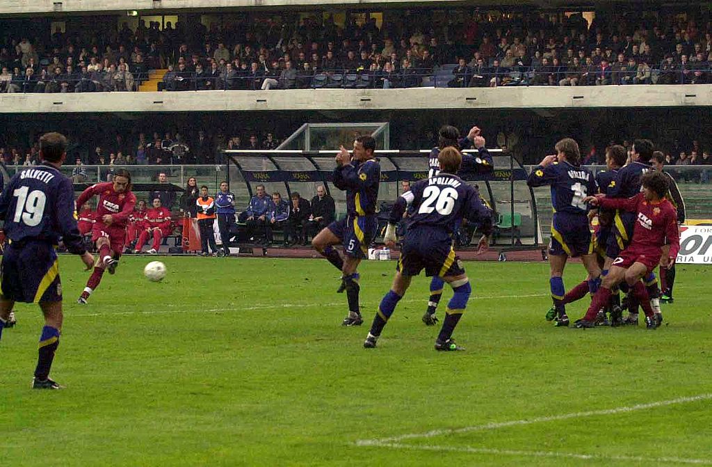 La punizione di Batistuta in Verona-Roma dell'11 novembre 2000