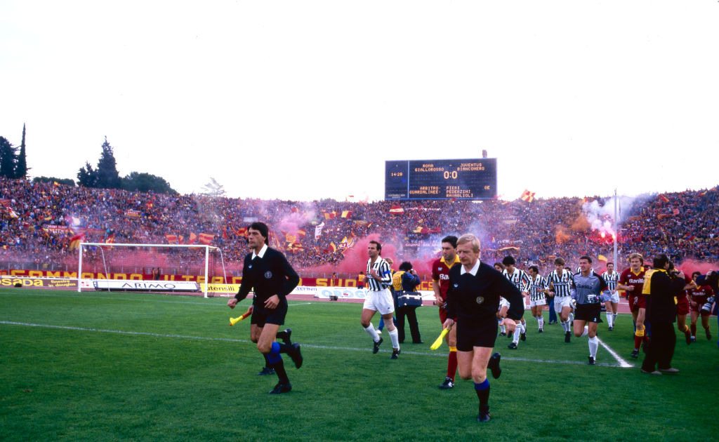 L'ingresso in campo delle squadre il 30 novembre 1986