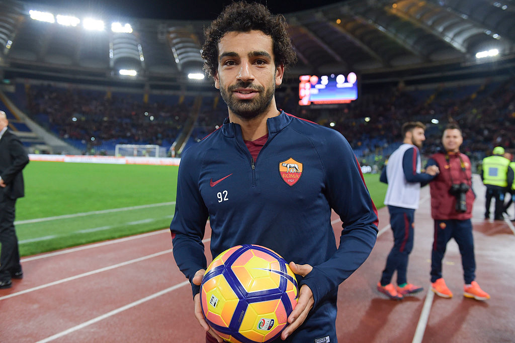 Momo Salah si porta a casa il pallone il 6 novembre 2016