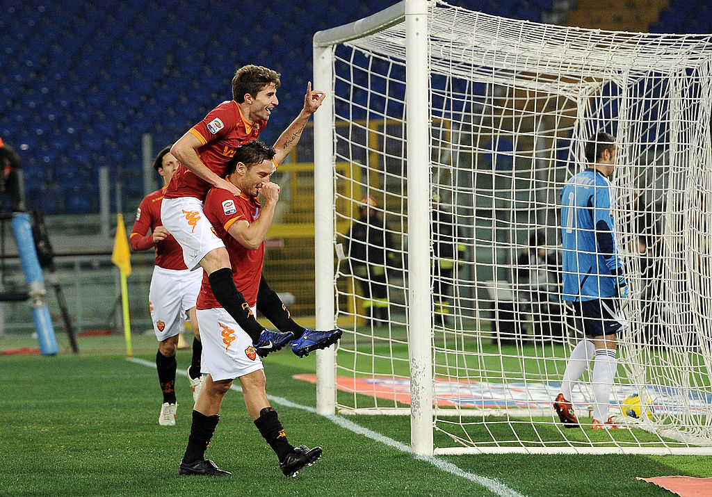 Francesco Totti festeggia con Borini il primo dei suoi due gol