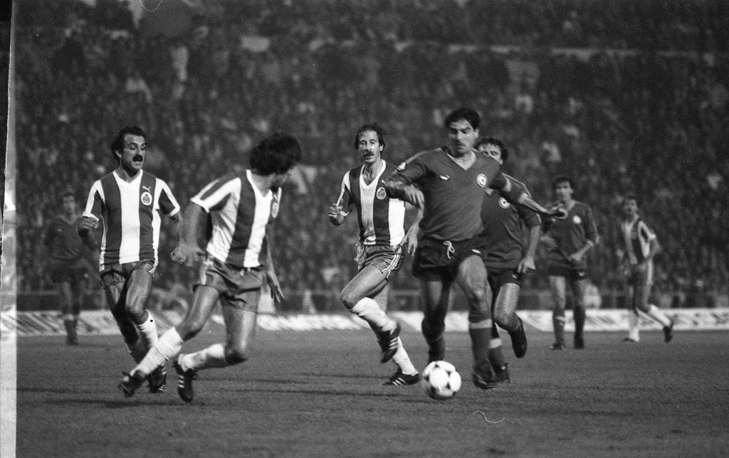 Di Bartolomei in azione durante Roma-Porto in Coppa delle Coppe, nella stagione 1981-82