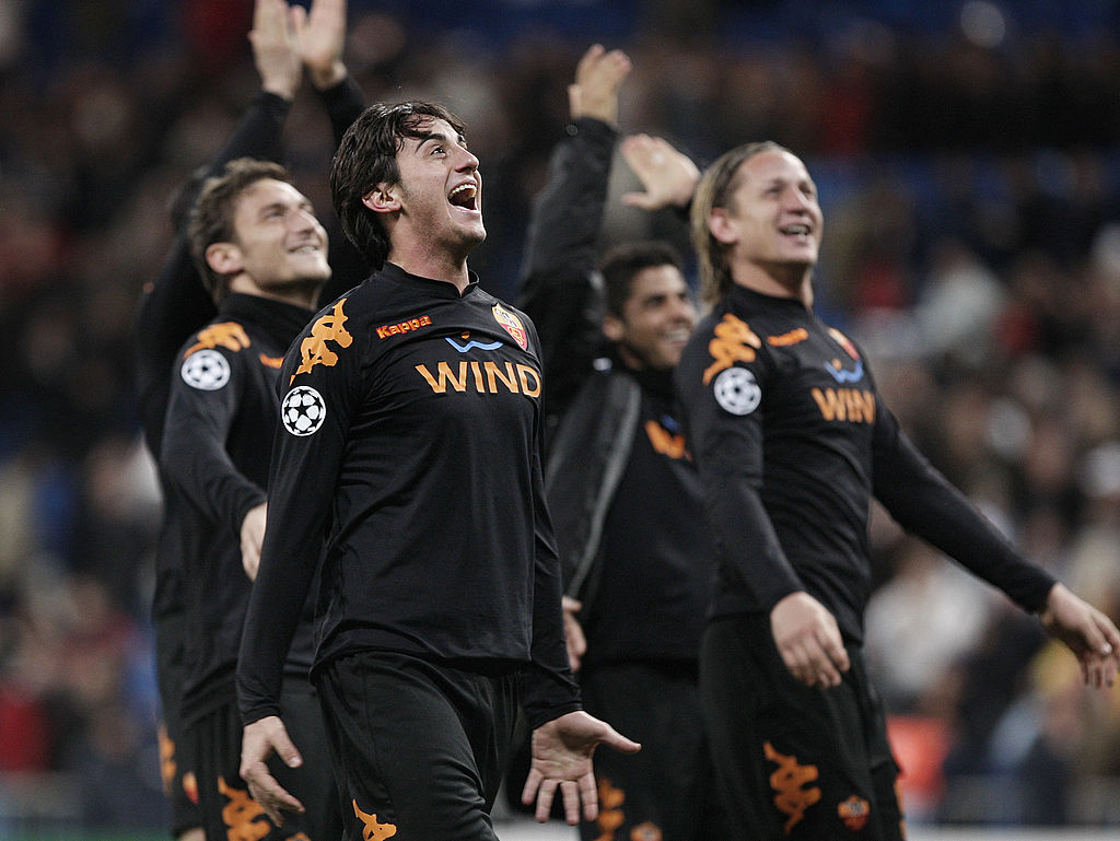 L'esultanza della Roma sotto al setto ospiti del Santiago Bernabeu