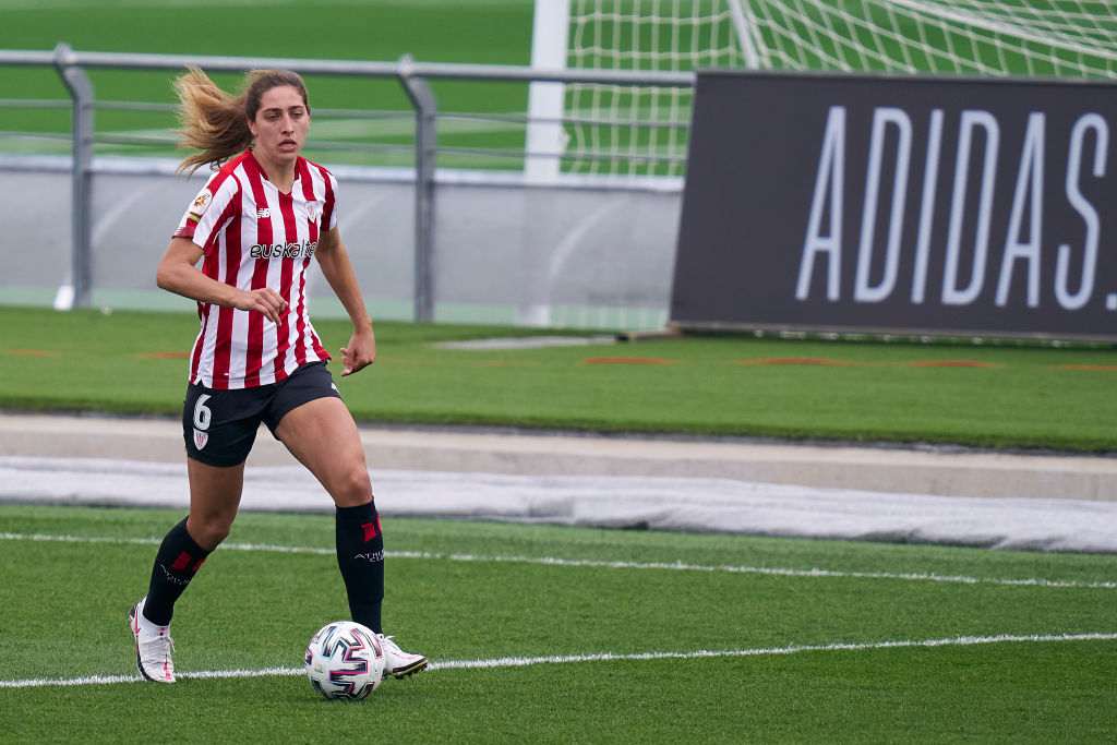 Oihane Valdezate con la maglia dell'Athletic Bilbao