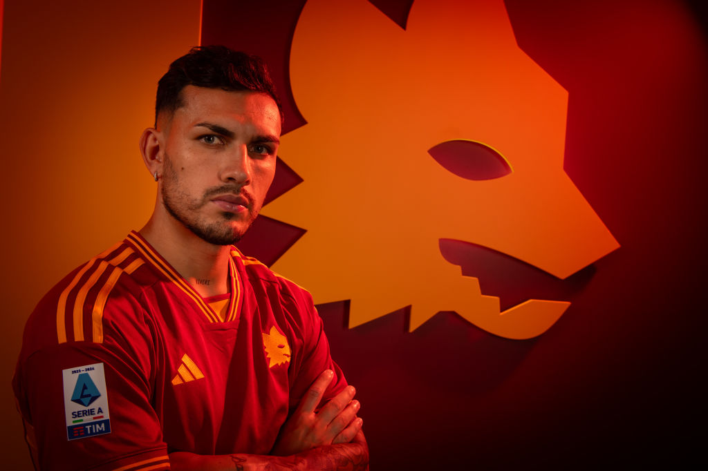 Leandro Paredes con la maglia della Roma