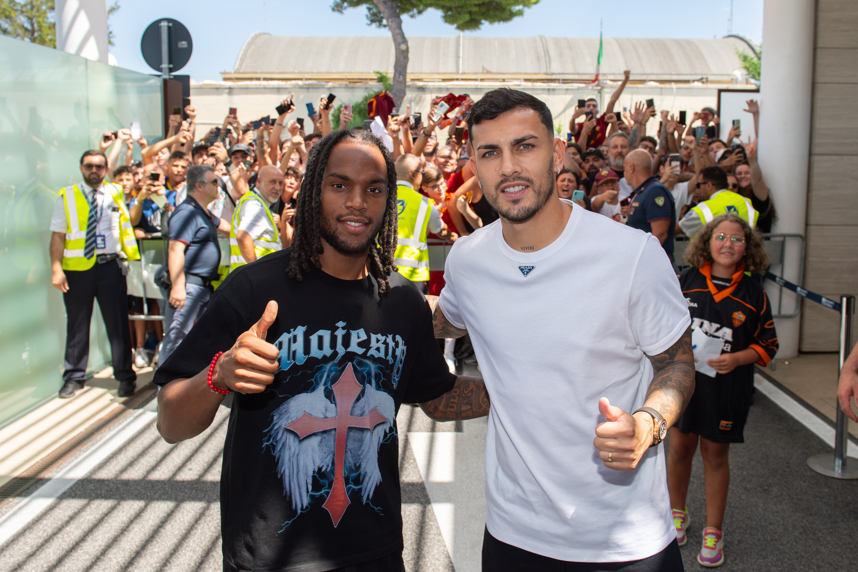 Renato Sanches e Leandro Paredes all'arrivo a Ciampino